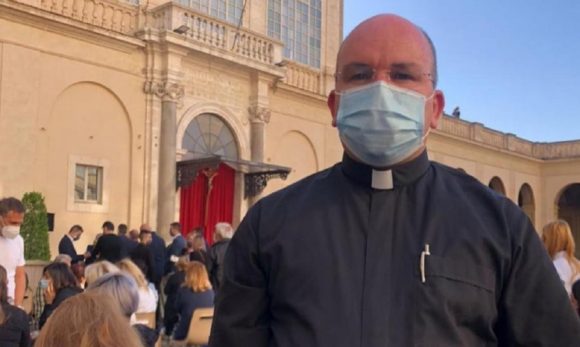 Padre que ouviu brincadeira do Papa sobre brasileiros fala sobre encontro: ‘momento inexplicável’