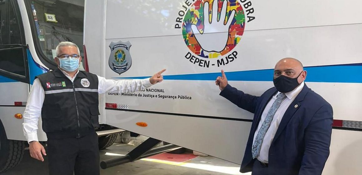 Seap recebe três novos ônibus doados pelo Depen