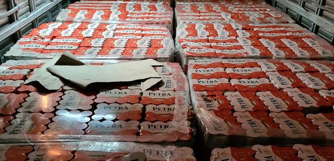 Sefa apreende 45 mil garrafas de cachaça com notas frias