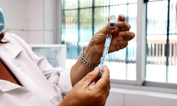 Polícia do Rio prende médico e dono de clínica por vender atestados de comorbidade falsos para vacinas de Covid