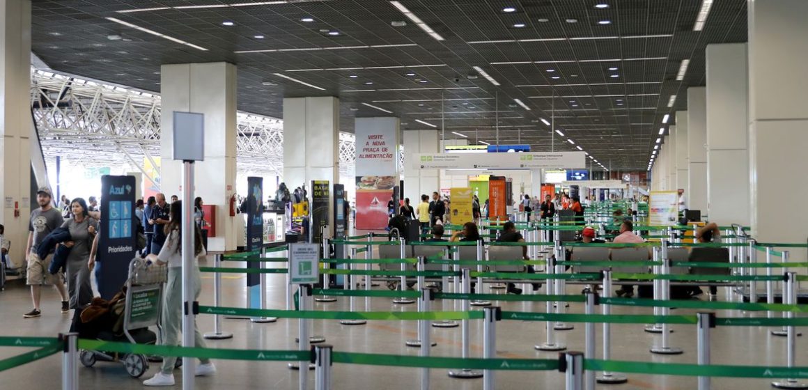 No aeroporto, Miami oferece vacina contra a Covid