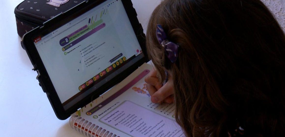 Publicada lei que garante R$ 3,5 bi para internet de aluno e professor