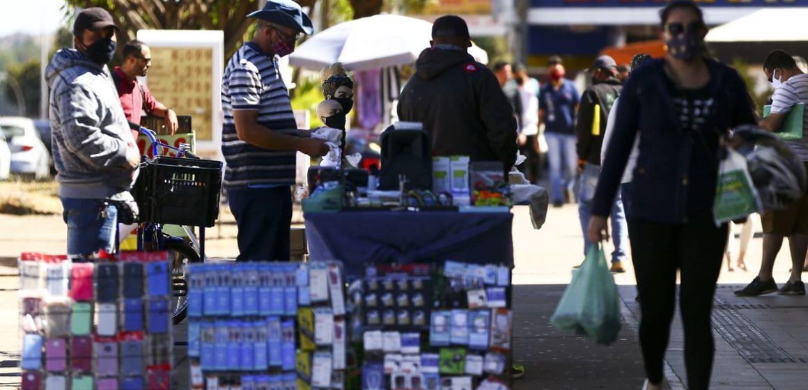 Inflação fica em 0,83% em maio, maior alta para o mês em 25 anos