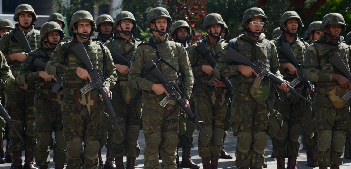 Mais de 1,7 mil vagas são abertas com salários de até R$ 8,2 mil em concursos do Exército