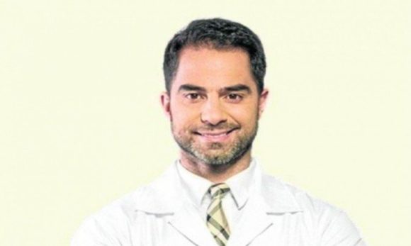 Médico brasileiro que foi preso no Egito por assédio sexual volta ao Brasil