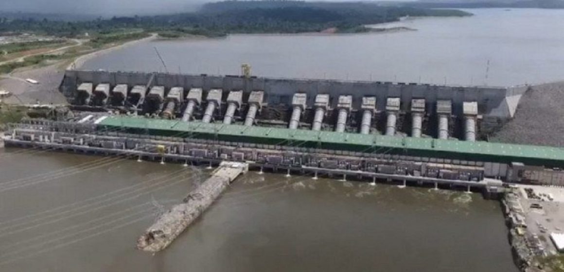 Conta de luz deve continuar subindo e risco de racionamento é alto