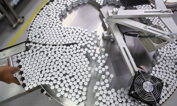 Butantan entrega 800 mil doses de vacinas contra a covid-19 ao PNI