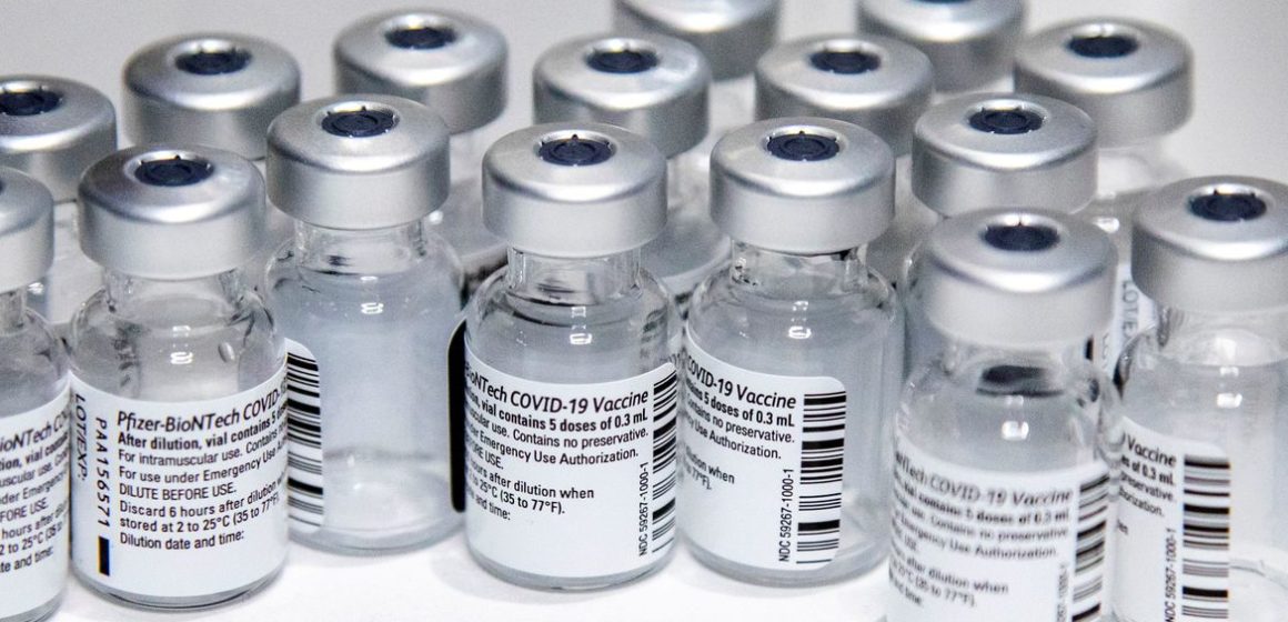 Mais 936 mil doses da vacina da Pfizer chegam ao Brasil