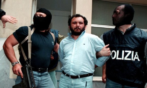 Mafioso italiano que matou juízes, dissolveu garoto em ácido e se envolveu em 100 assassinatos ganha liberdade após 25 anos