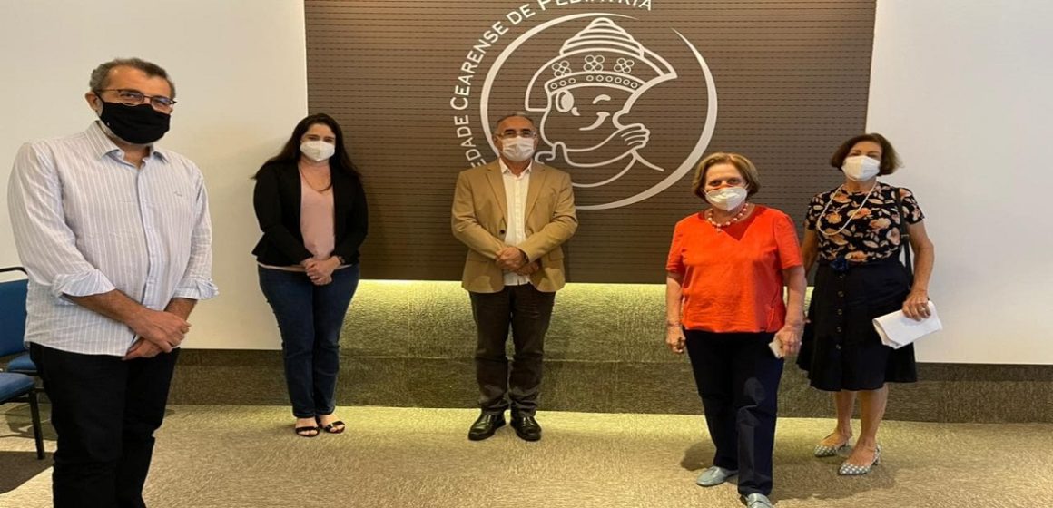 Edmilson Rodrigues conhece projeto social em Fortaleza