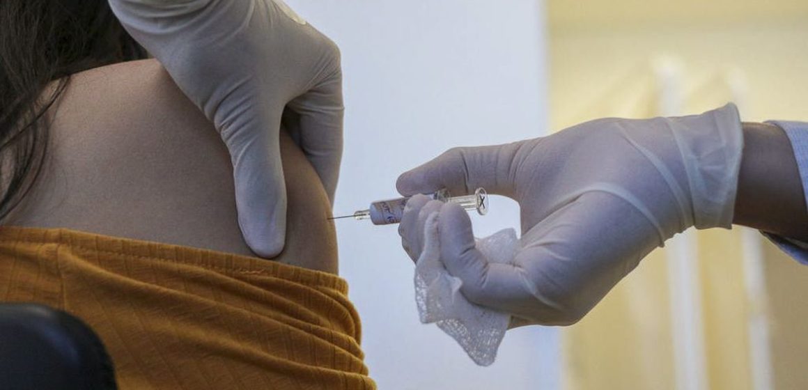 Pessoas de 45 a 59 anos começam a ser vacinadas contra a Covid em Santa Izabel