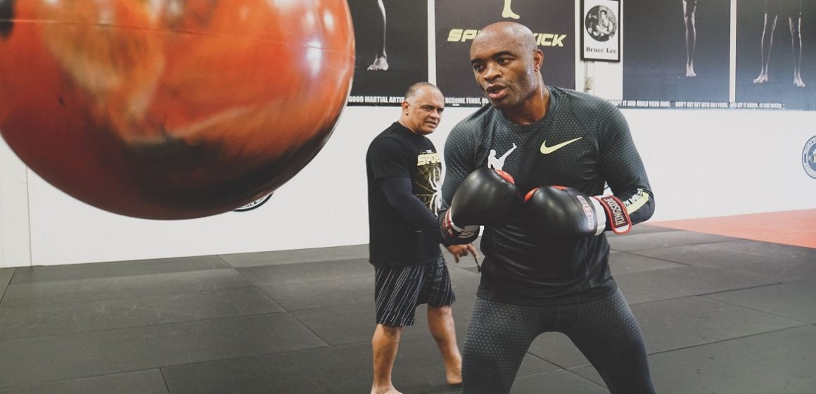 Anderson Silva ganha luta de boxe com 46 anos contra ex-campeão de 35