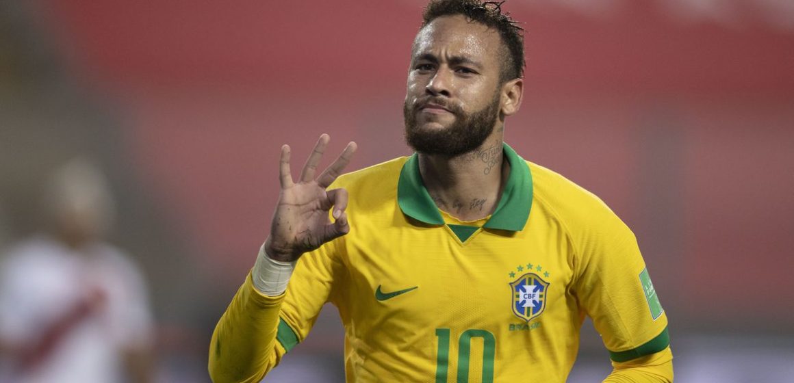 Ex-BBB Lumena provoca Neymar por pênalti perdido