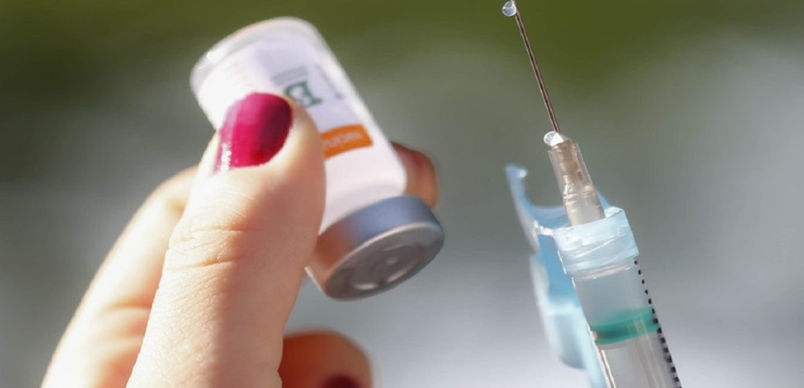 Prefeitura de Paranavaí, no PR, investiga pessoas que receberam três doses da vacina contra a Covid-19