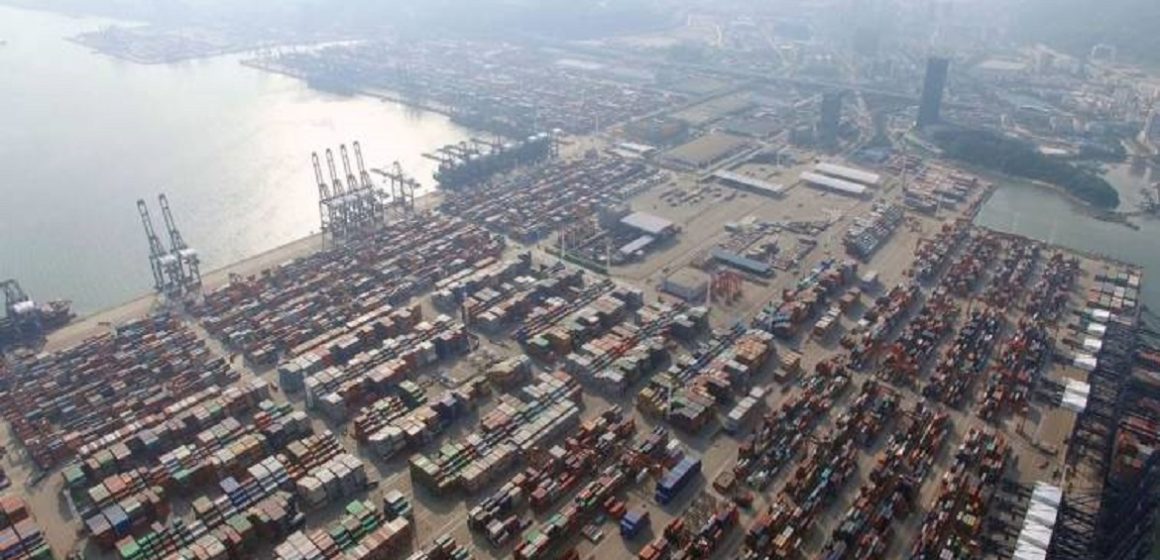 Porto chinês parado agrava caos no comércio marítimo global