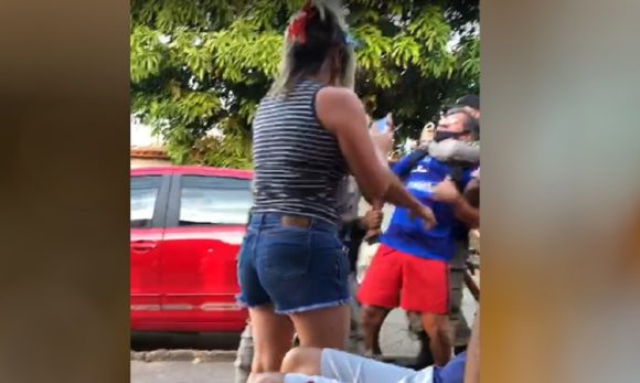PM que prendeu dirigente estadual do PT por não retirar faixa de carro com ‘Fora Bolsonaro Genocida’ é afastado, diz SSP de Goiás