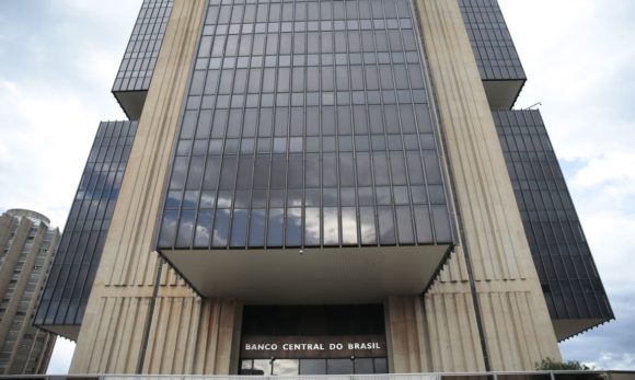 BC projeta “ligeiro superávit” de US$ 3 bilhões para contas externas