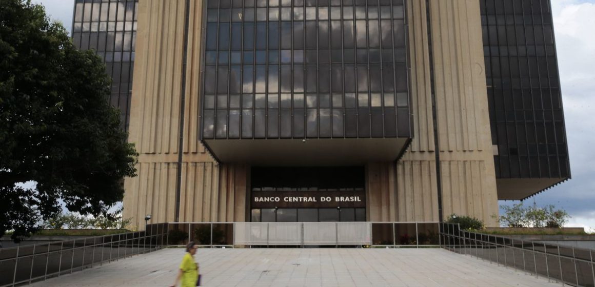 BC aumenta projeção de crescimento da economia de 3,6% para 4,6%