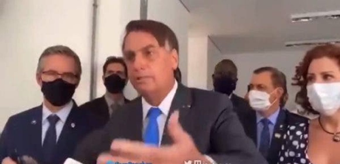 Repórter que enfrentou Bolsonaro recebe onda de solidariedade nas redes
