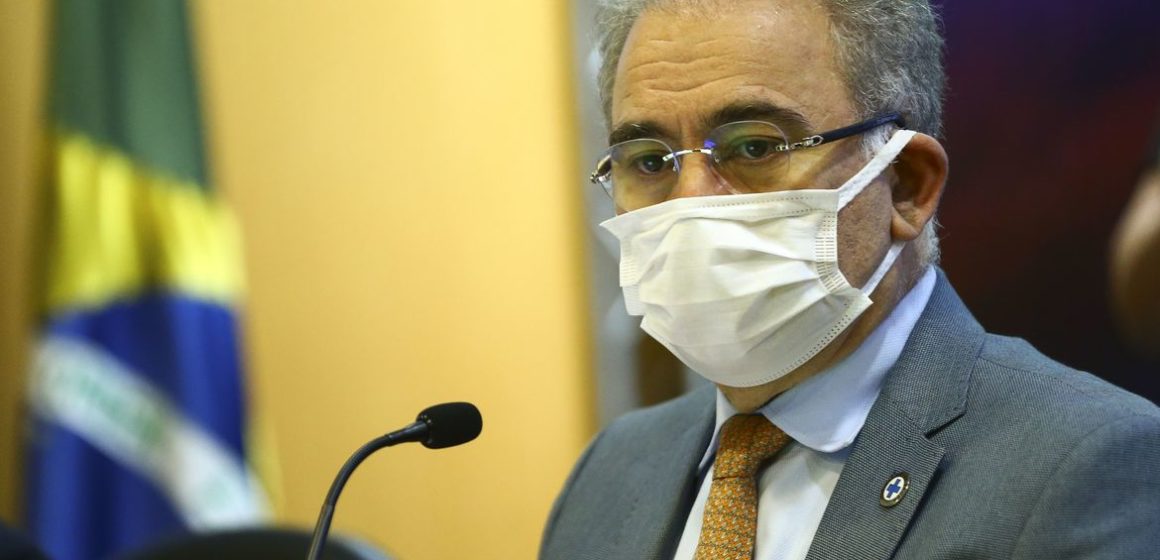 Avião com 1,5 milhão de doses da Janssen chega amanhã, diz ministro