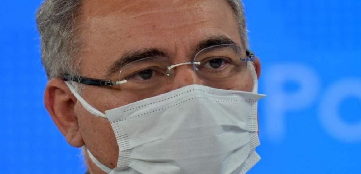 Pedido para desobrigar uso de máscaras gera crise entre Queiroga e Bolsonaro