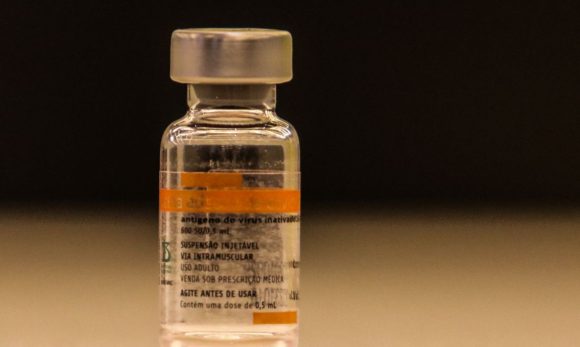 Covid-19: OMS aprova inclusão da CoronaVac em lista de uso emergencial