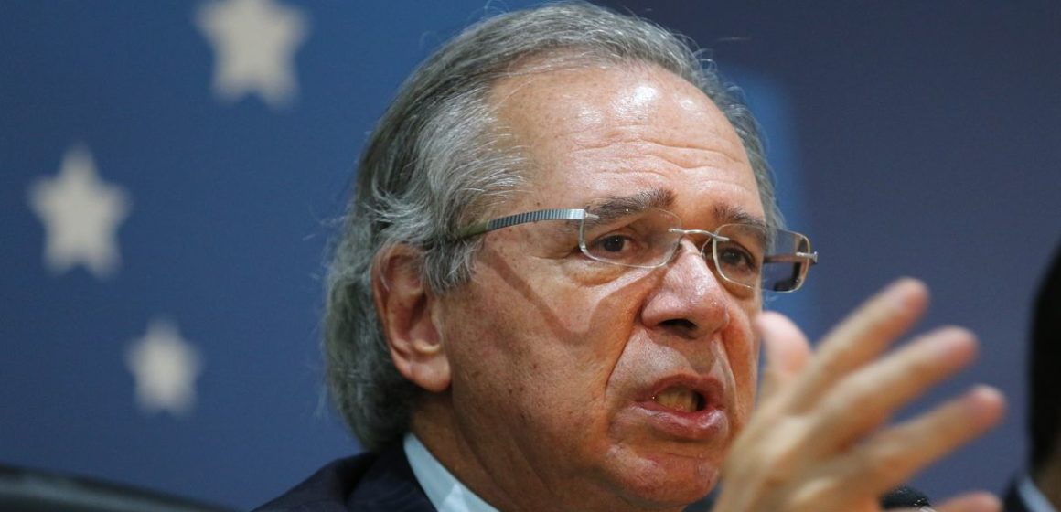 ‘Possivelmente vamos estender o auxílio emergencial por mais 2, 3 meses’, afirma Guedes