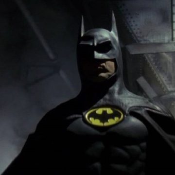 The Flash: Diretor indica retorno do traje do Batman de Tim Burton