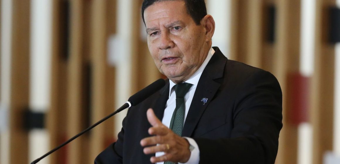 Mourão diz que Bolsonaro autorizou nova operação militar na Amazônia