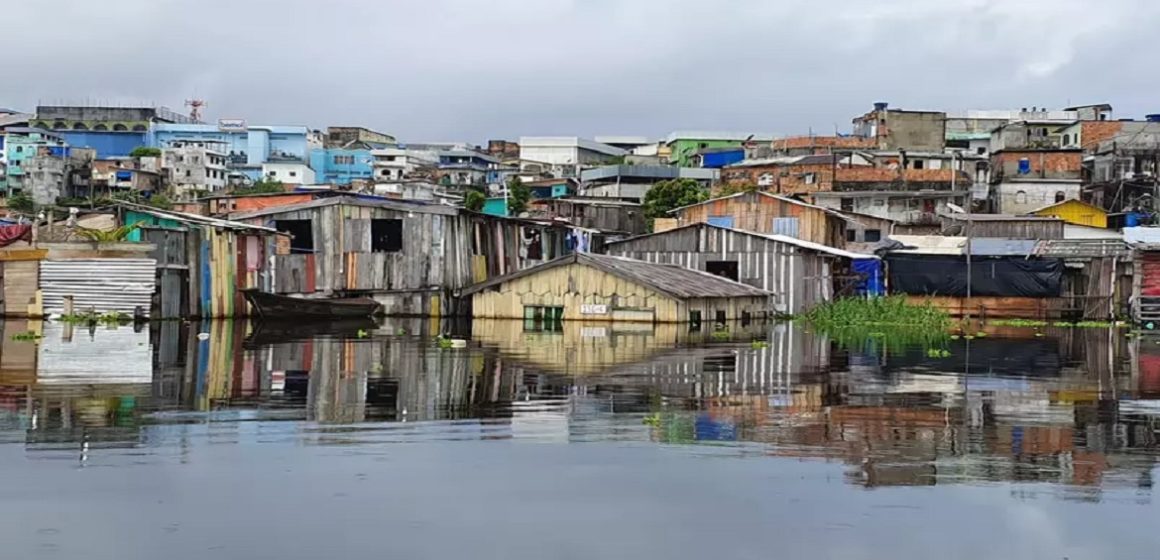 Na maior cheia em 119 anos em Manaus, Rio Negro atinge 30 metros