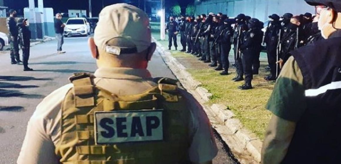 Jarbas Vasconcelos acompanha revista noturna da Seap em unidades de Americano