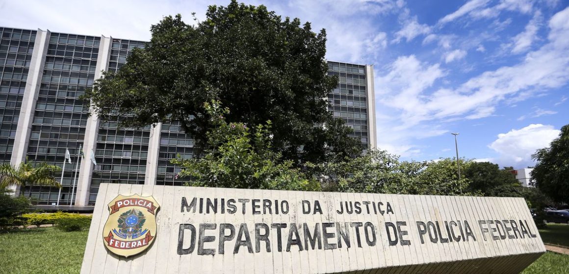 Operação Le Mans: PF investiga contrabando de brasileiros ao exterior