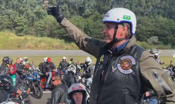 MP investiga organizadores do passeio de motos com Bolsonaro em SP por aglomeração e falta de máscaras durante pandemia