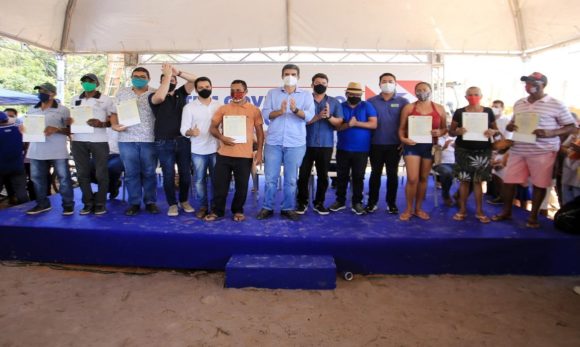 Famílias da Comunidade de Santo Expedito, em São Miguel do Guamá, recebem títulos de terra