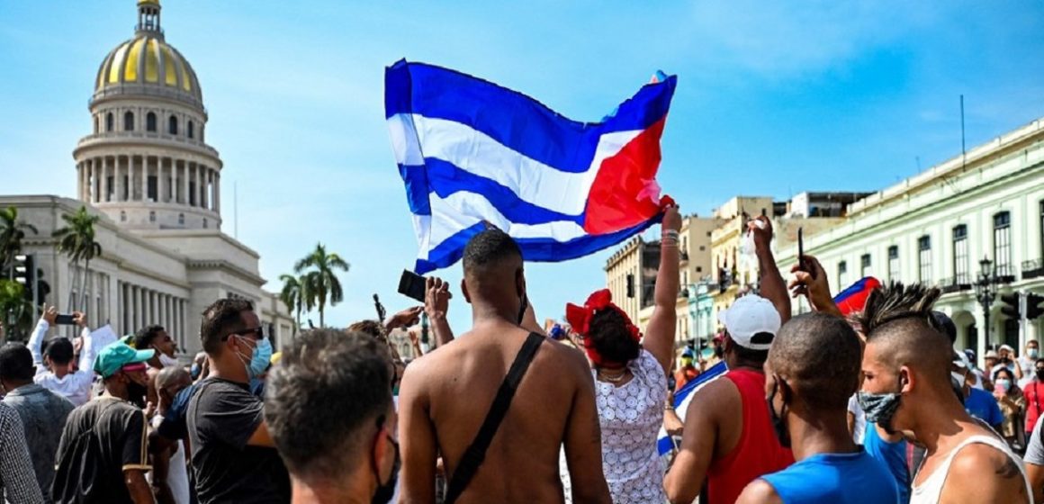 Confronto entre polícia e manifestante contrário ao regime de Cuba termina em morte, diz agência estatal