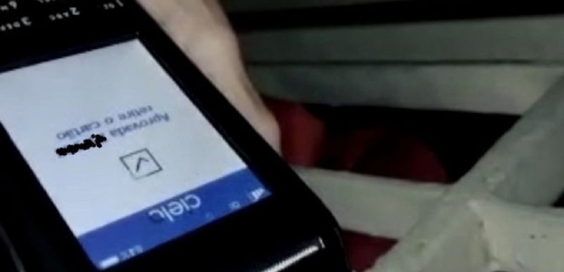 Golpe em delivery: entregador viraliza ao filmar dados de cartão; veja como se prevenir