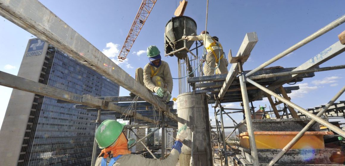Brasil cria 280,6 mil postos de trabalho formal em maio