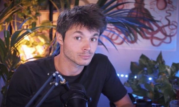 Youtubers denunciam campanha secreta para espalhar fake news contra vacina da Pfizer