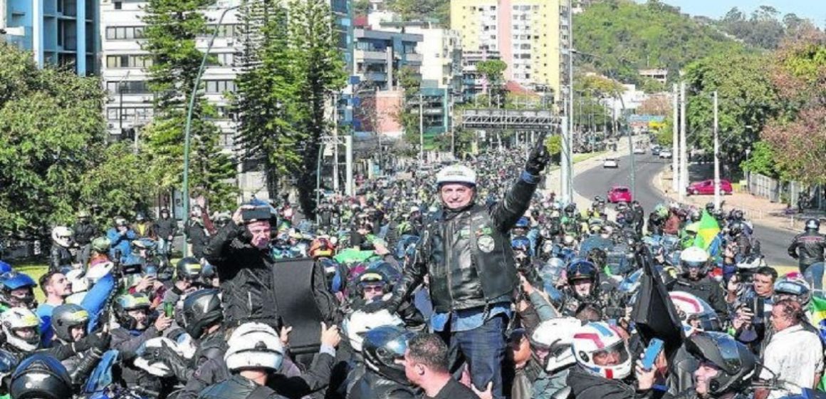 Ataques de Bolsonaro ao sistema eleitoral geram resposta em defesa da democracia