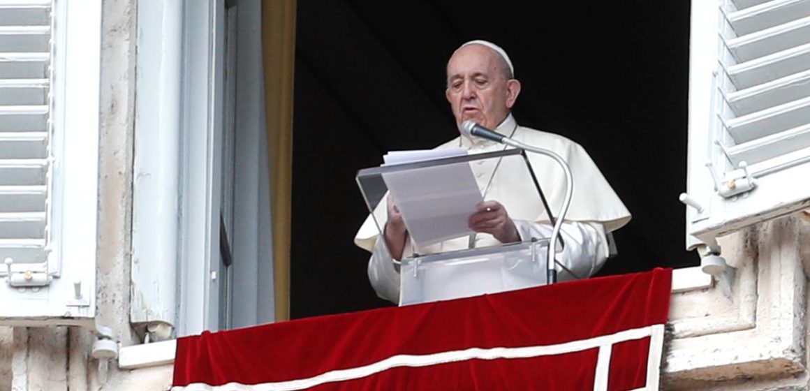 Papa faltará à missa dominical, mas fará oração habitual ao meio-dia