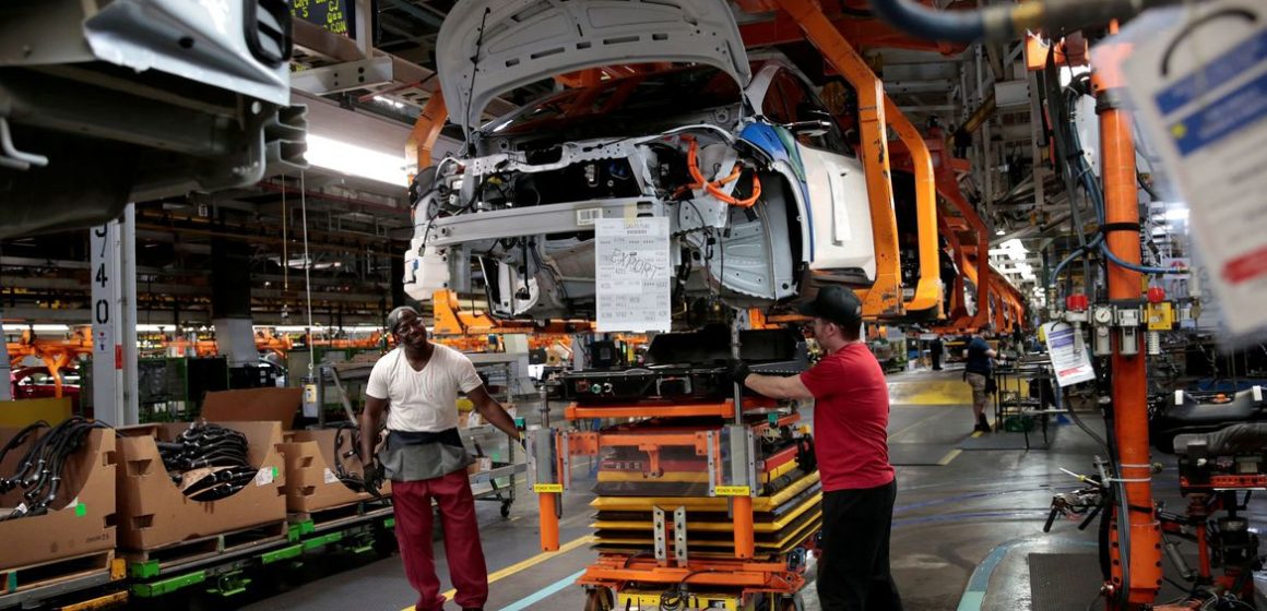 CNI aumenta previsão de crescimento da economia para 4,9%, neste ano