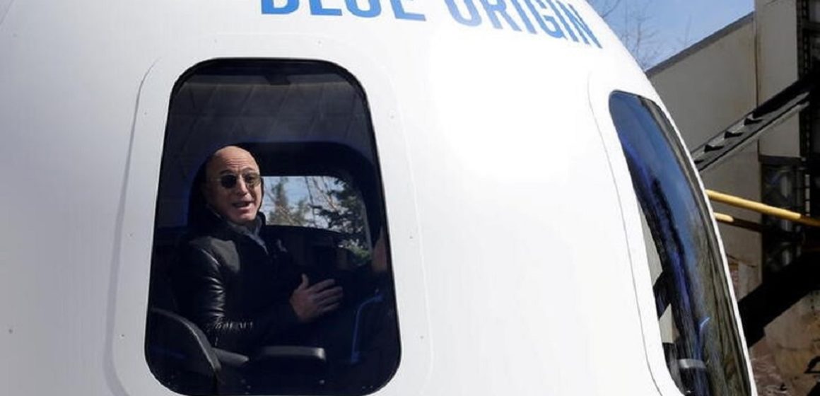 Jeff Bezos viaja ao espaço pela primeira vez na terça em foguete de sua empresa