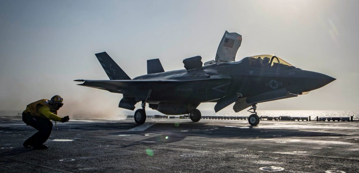 Estados Unidos lançam ataques aéreos em apoio às forças afegãs