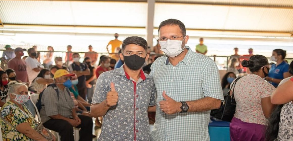 Com apoio de Chamonzinho, população de Breu Branco recebe doação de óculos