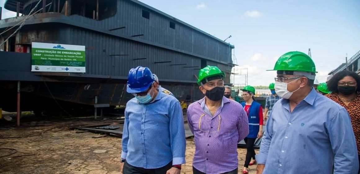 Edmilson Rodrigues visita as obras da Unidade Básica de Saúde Fluvial