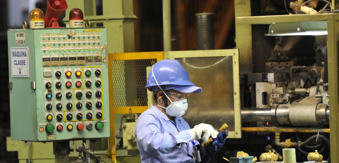 Após 3 quedas seguidas, produção industrial cresce 1,4% em maio