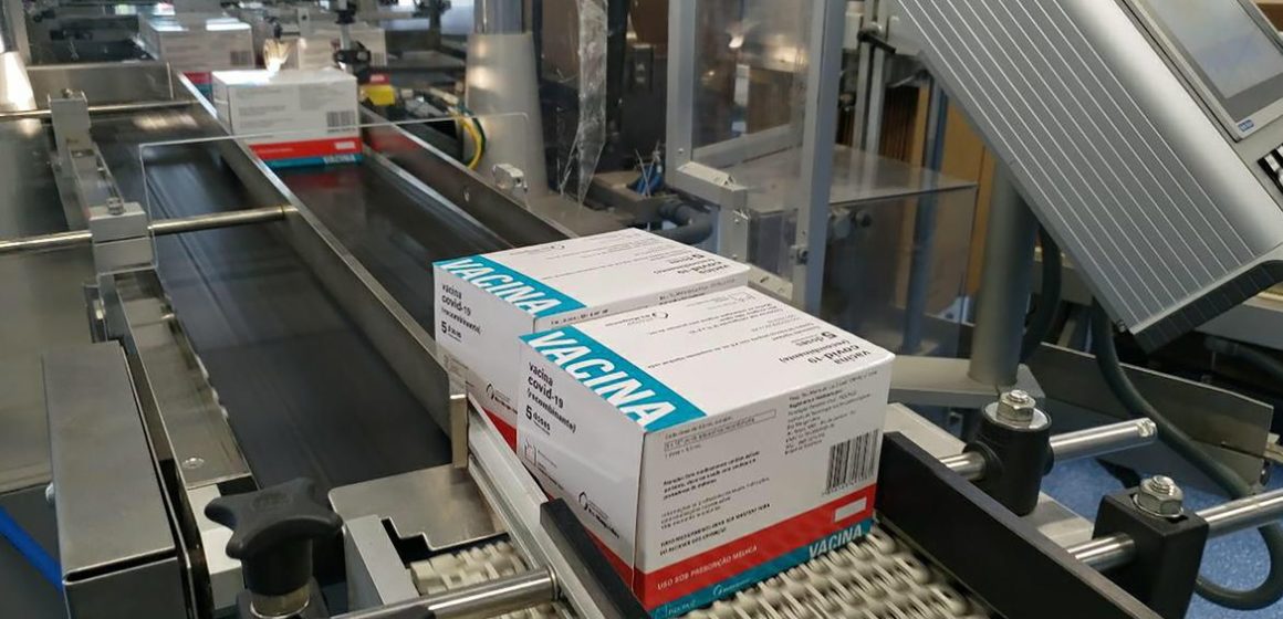 Bio-Manguinhos recebe IFA para mais 10 milhões de doses de vacina
