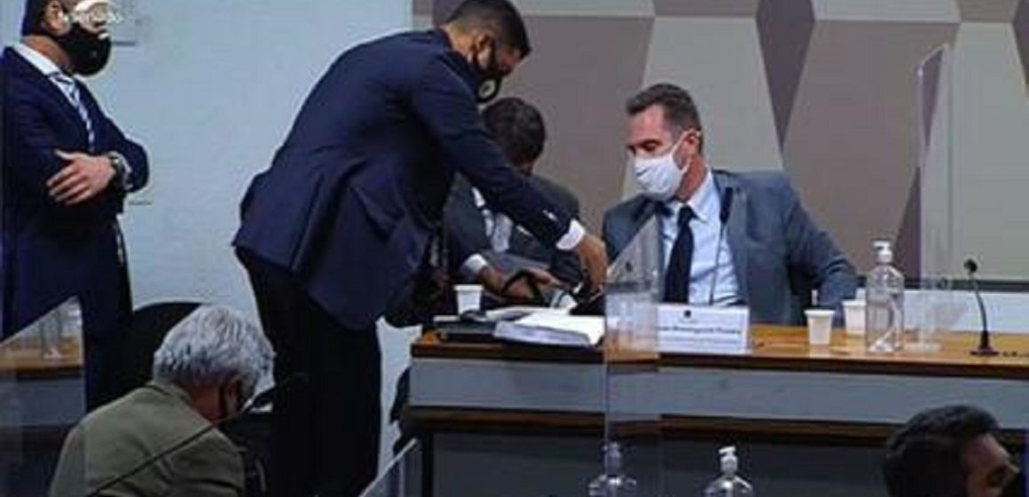 CPI da Covid apreende celular de Dominguetti após dúvida sobre suposto áudio de Luis Miranda