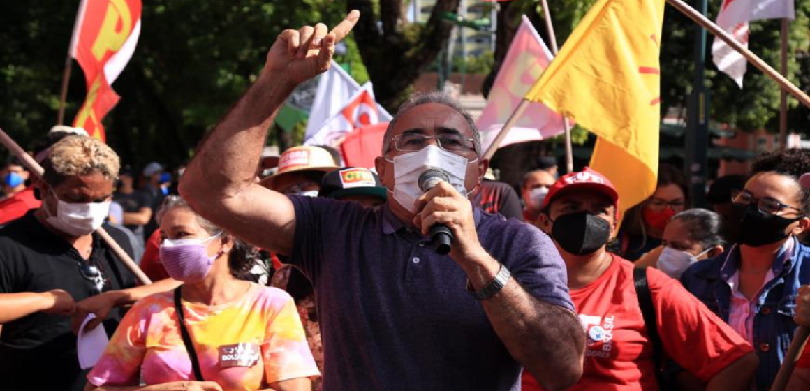 Edmilson Rodrigues participa do Fora Bolsonaro em Belém