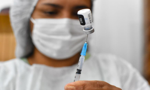 Prefeitura de Belém vacina pessoas com segunda dose da coronavac nesta segunda-feira, 12